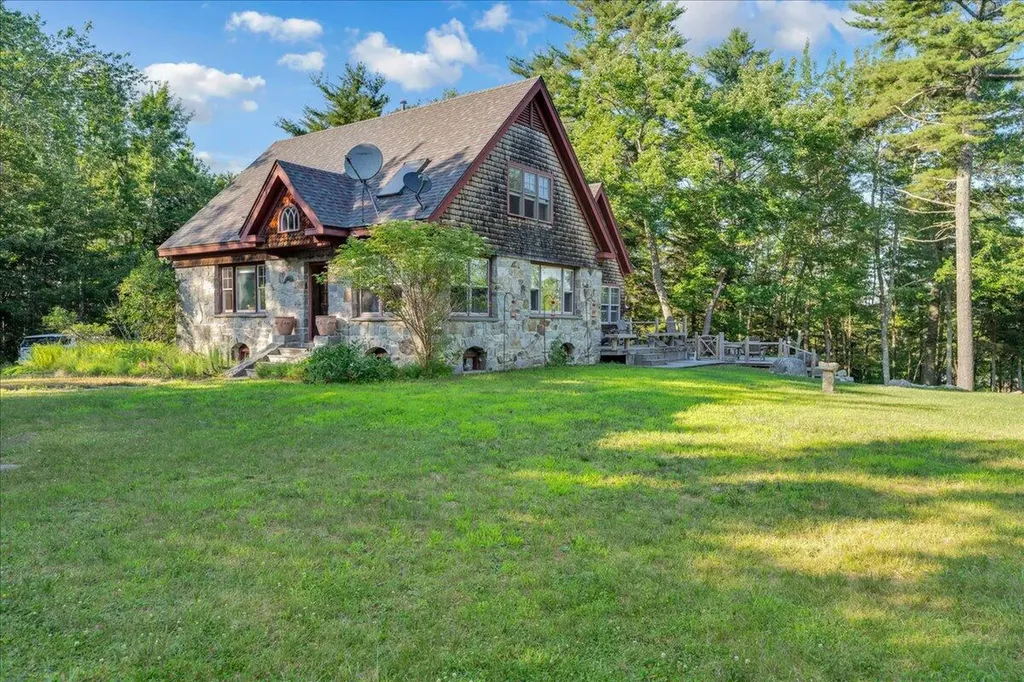 62 York Road Blue Hill ME 04614