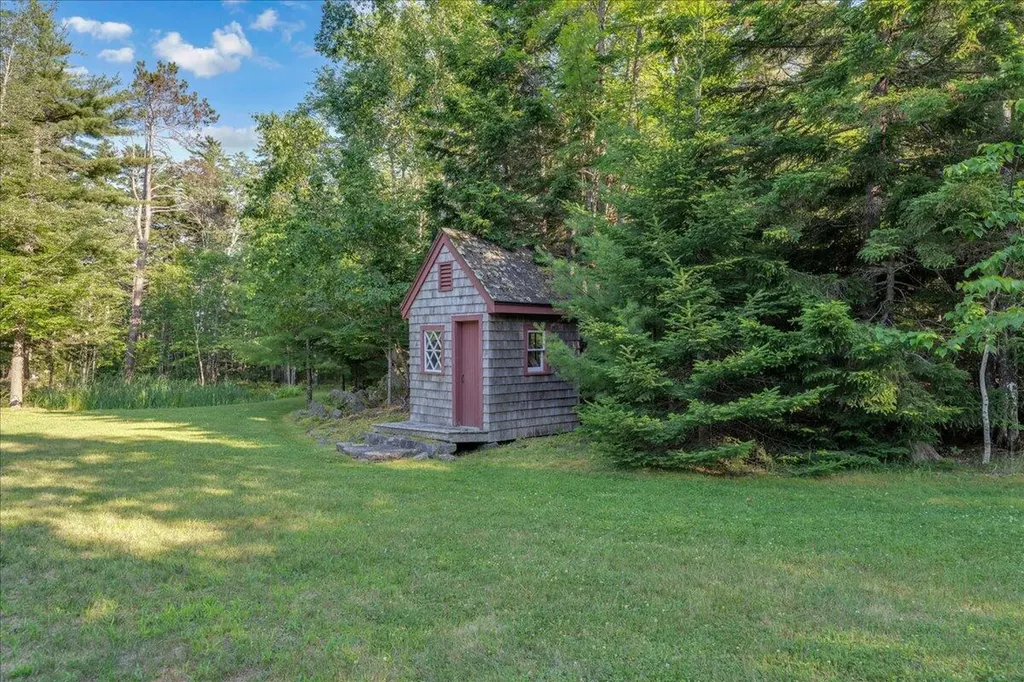62 York Road Blue Hill ME 04614