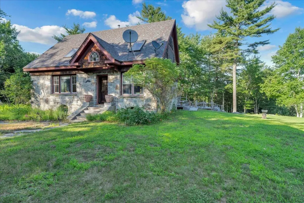62 York Road Blue Hill ME 04614