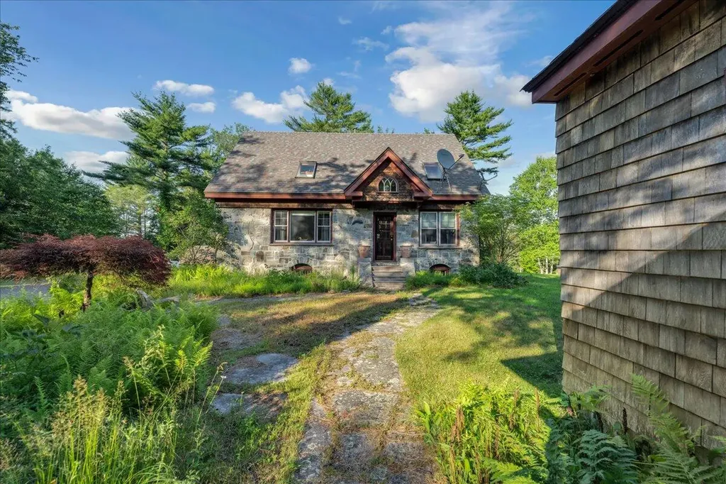 62 York Road Blue Hill ME 04614