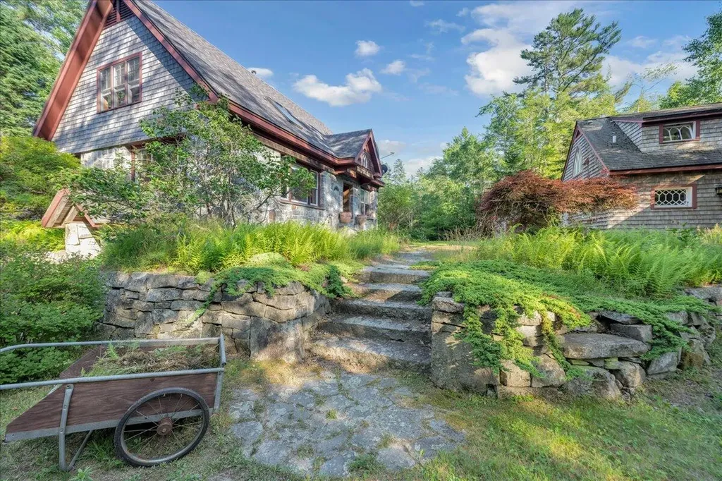 62 York Road Blue Hill ME 04614