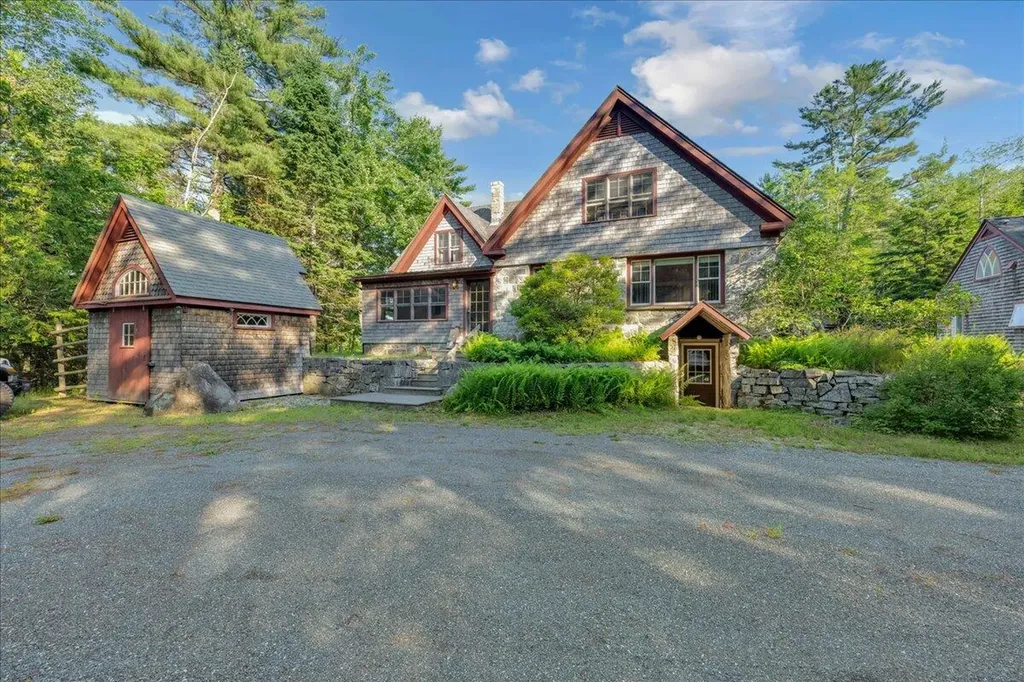 62 York Road Blue Hill ME 04614