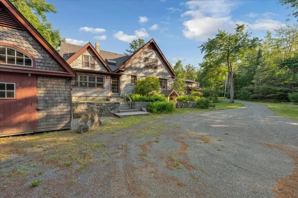 62 York Road Blue Hill ME 04614