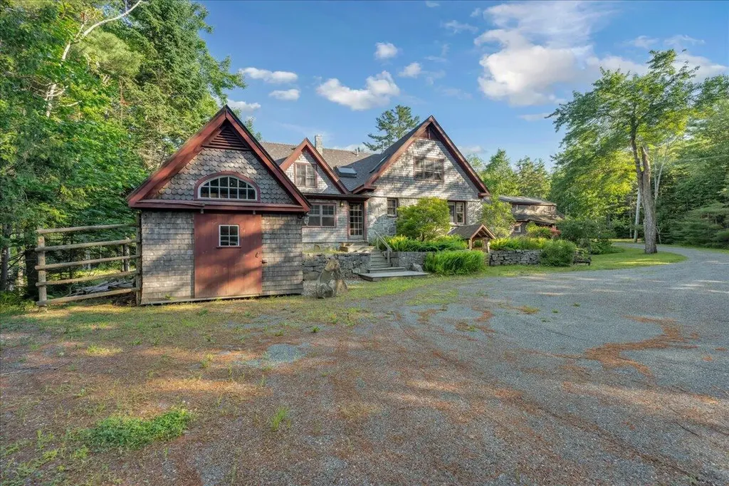 62 York Road Blue Hill ME 04614