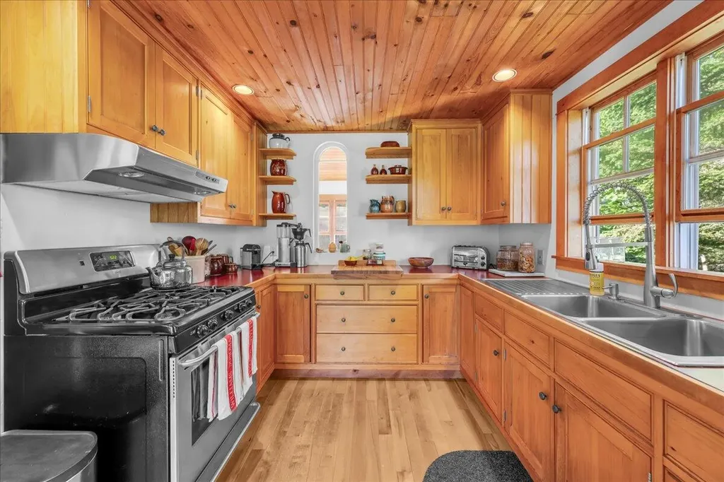62 York Road Blue Hill ME 04614
