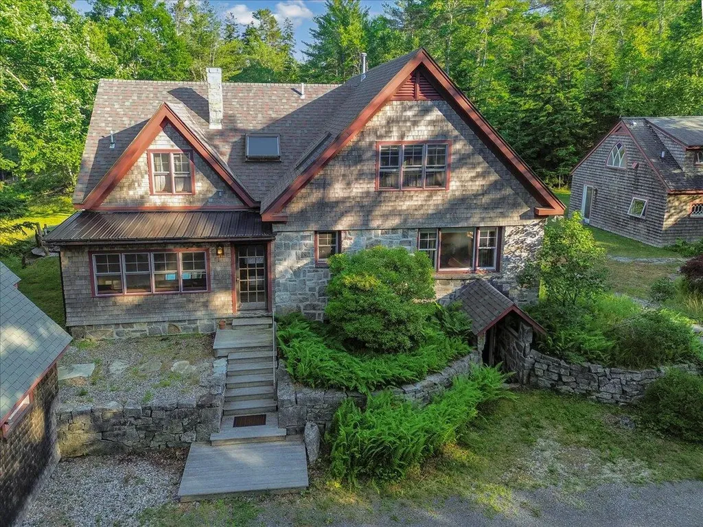 62 York Road Blue Hill ME 04614