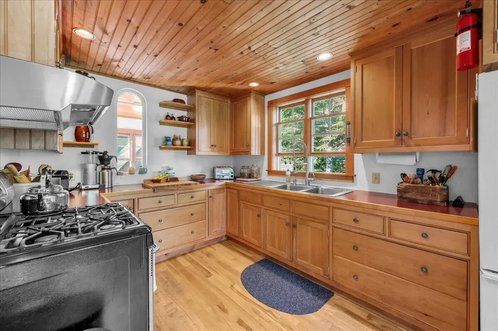 62 York Road Blue Hill ME 04614