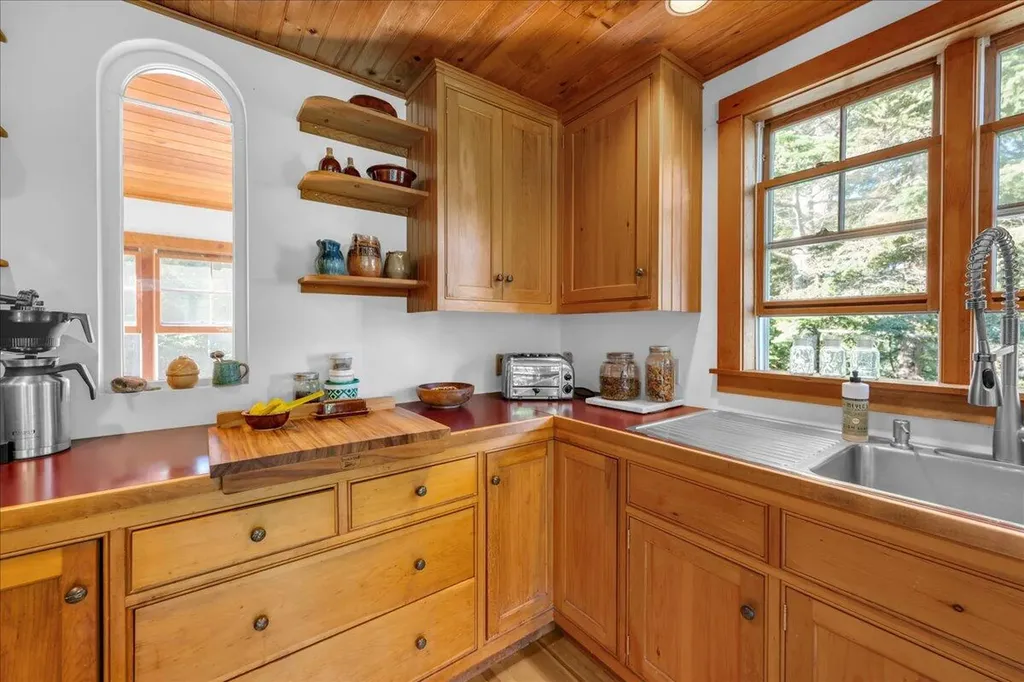 62 York Road Blue Hill ME 04614