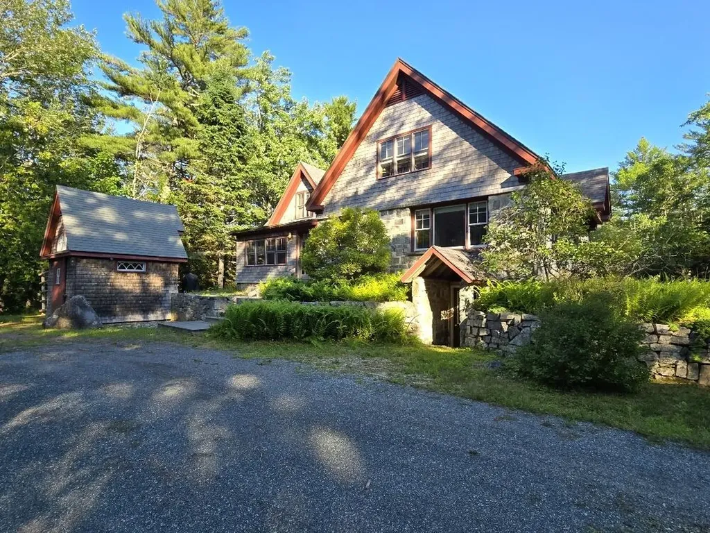 62 York Road Blue Hill ME 04614