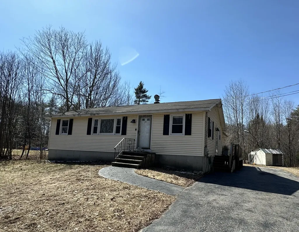 20 Old Standish Road Buxton ME 04093