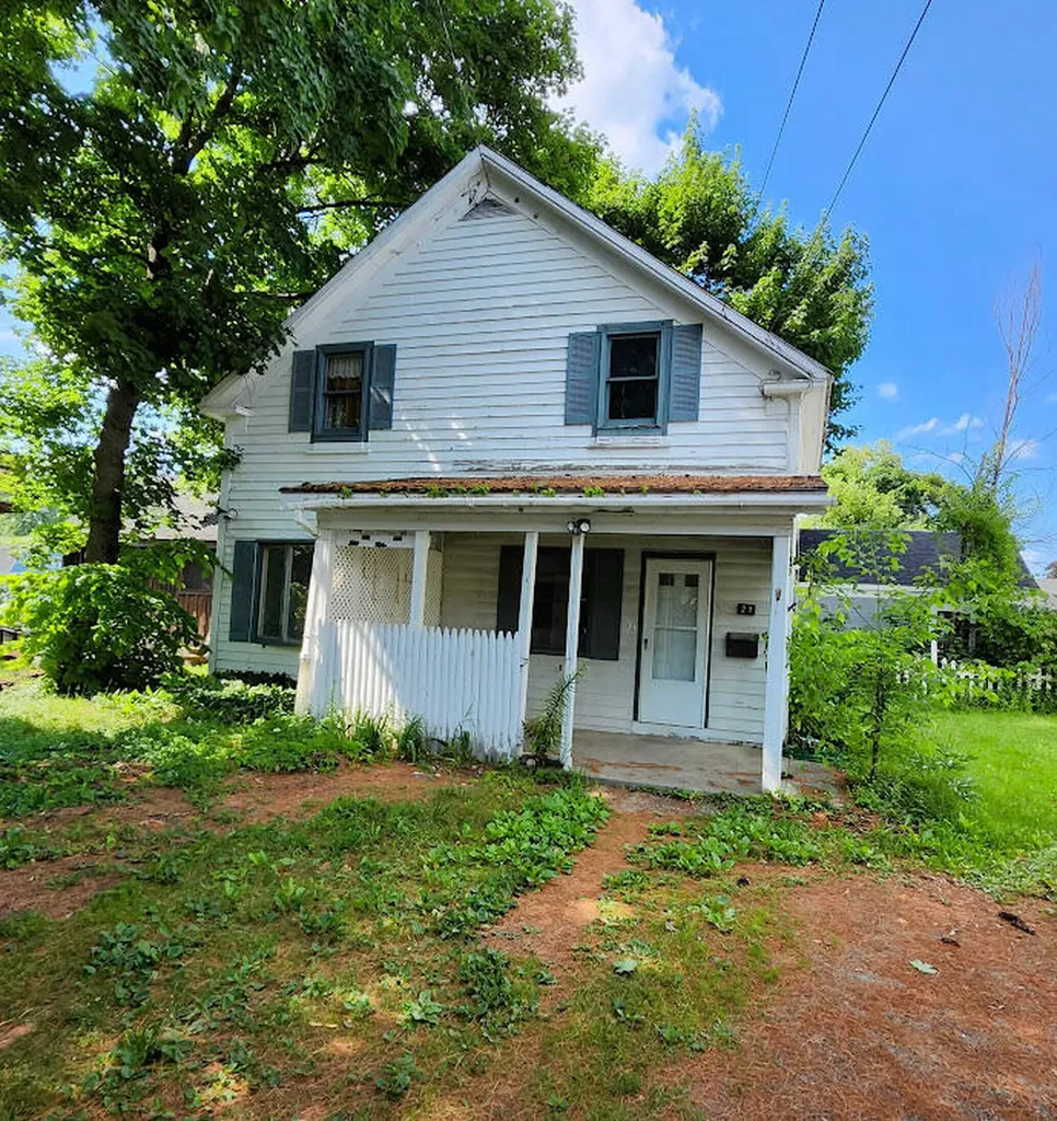 21 Central Street Millinocket ME 04462