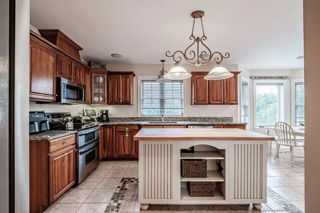 87 Star Hill Road Waterboro ME 04087