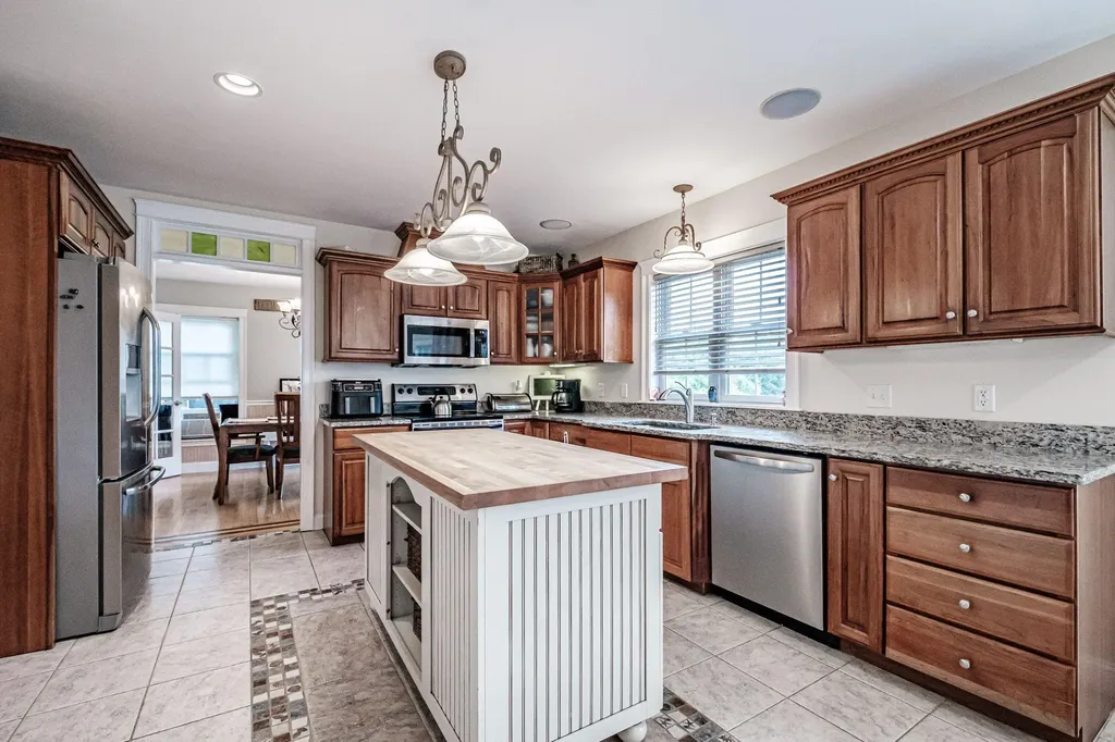 87 Star Hill Road Waterboro ME 04087