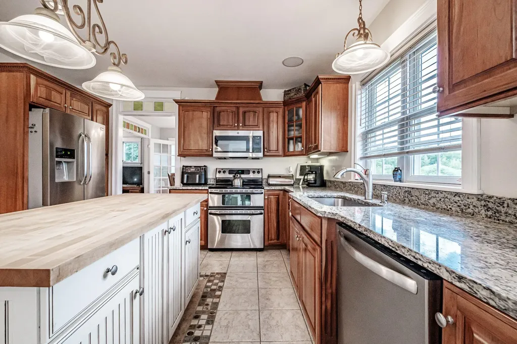 87 Star Hill Road Waterboro ME 04087