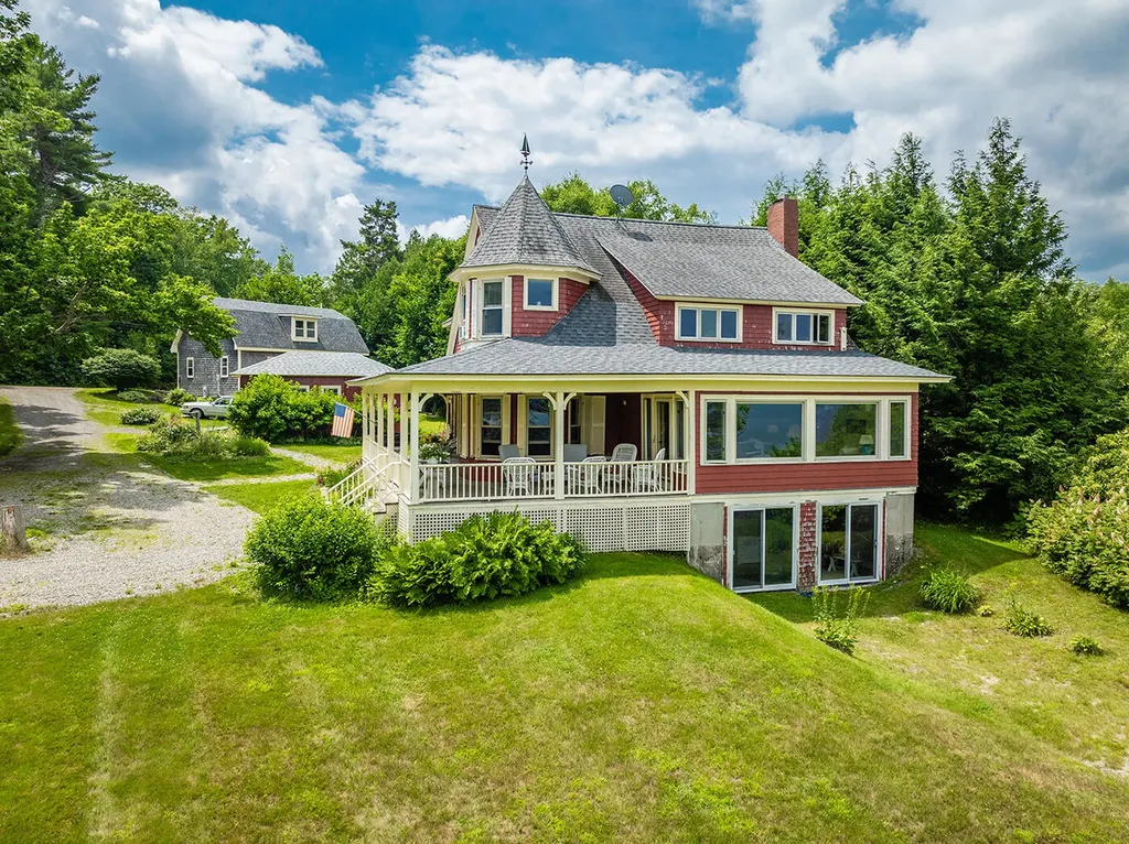 66 Broadway Northport ME 04849