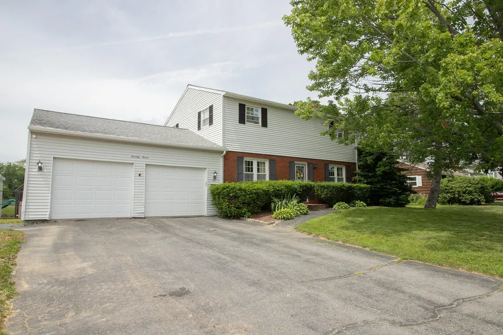 77 Hillcrest Drive Brewer ME 04412