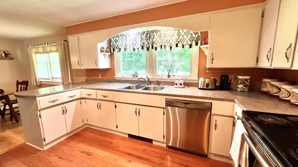 16 Acadia Street Dexter ME 04930
