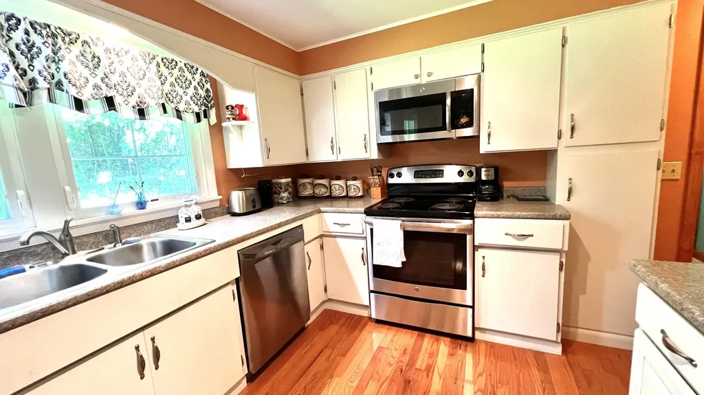 16 Acadia Street Dexter ME 04930