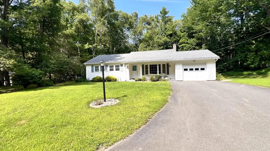 16 Acadia Street Dexter ME 04930