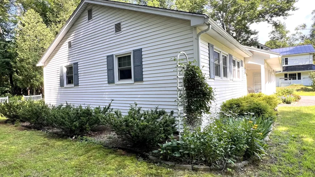 16 Acadia Street Dexter ME 04930
