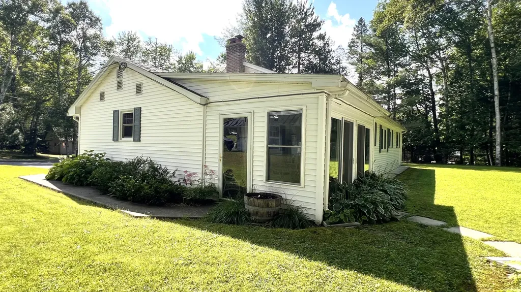 16 Acadia Street Dexter ME 04930