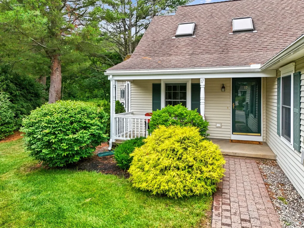 17 Mast Lane Brunswick ME 04011