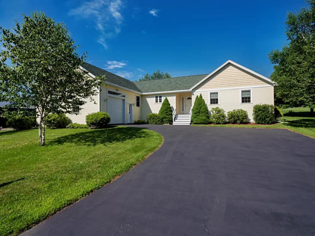11 Knox Ridge Avenue Thomaston ME 04861