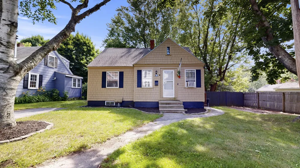40 Holly Street Auburn ME 04210