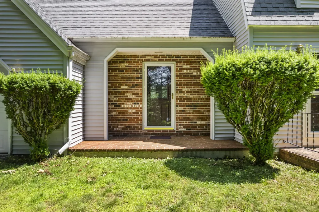 22 Donica Road York ME 03909