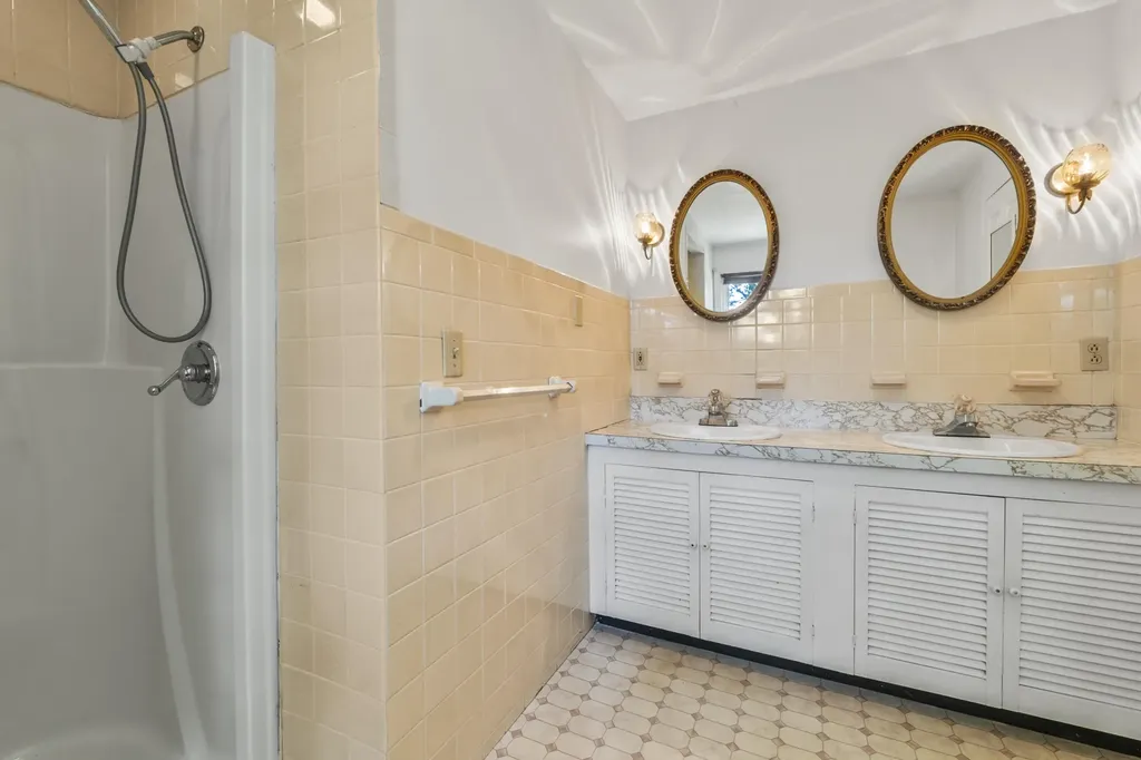 22 Donica Road York ME 03909