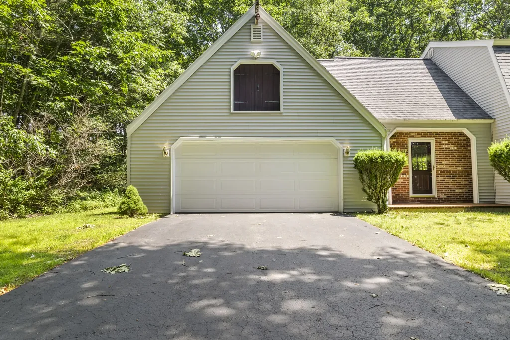 22 Donica Road York ME 03909