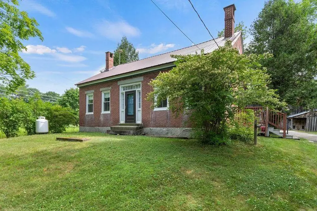517 River Road Hollis ME 04042
