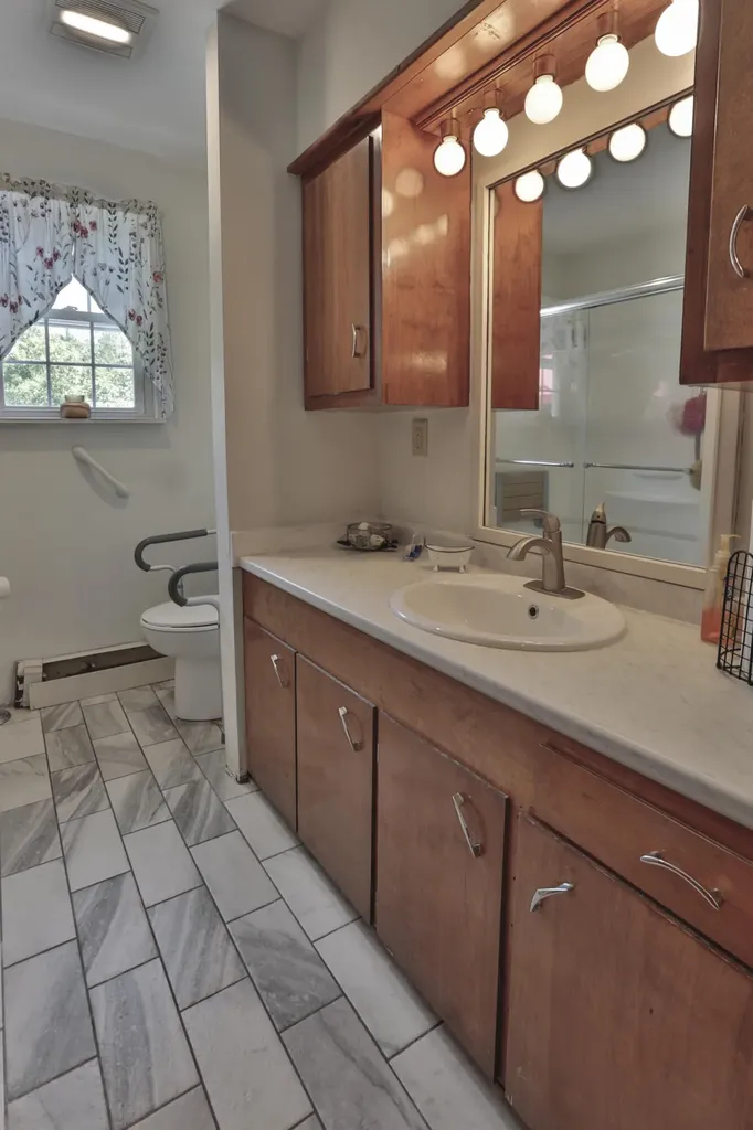 16 W Side Drive Verona Island ME 04416