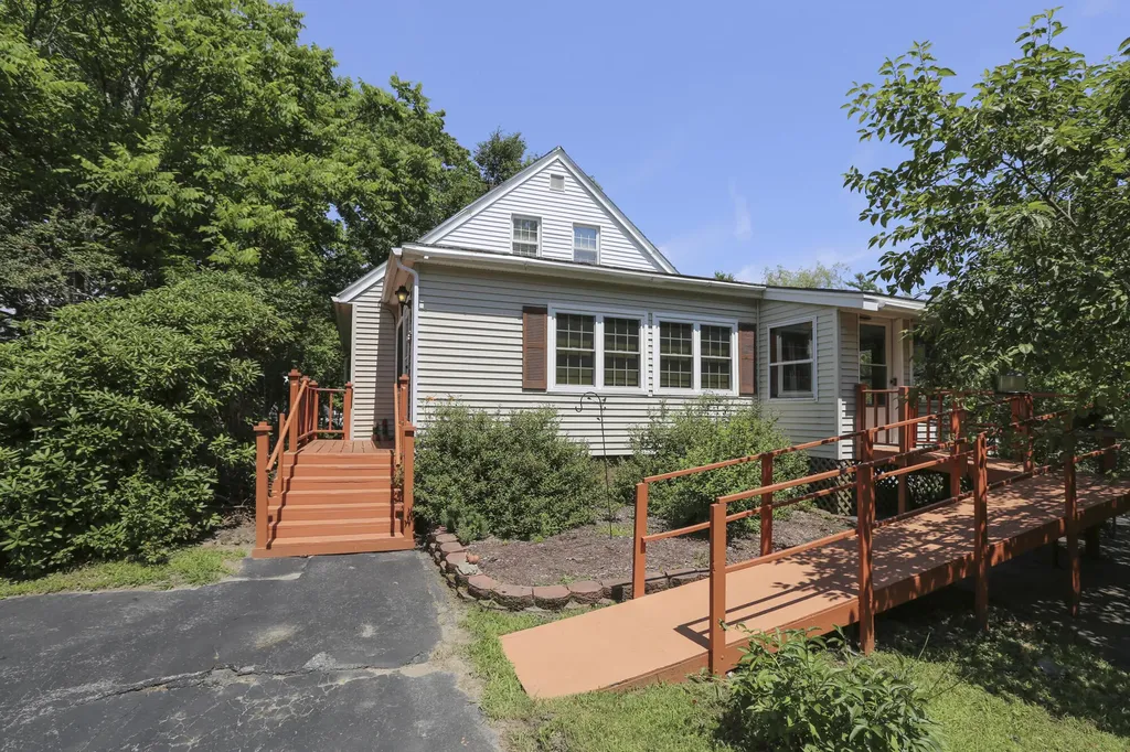 16 W Side Drive Verona Island ME 04416