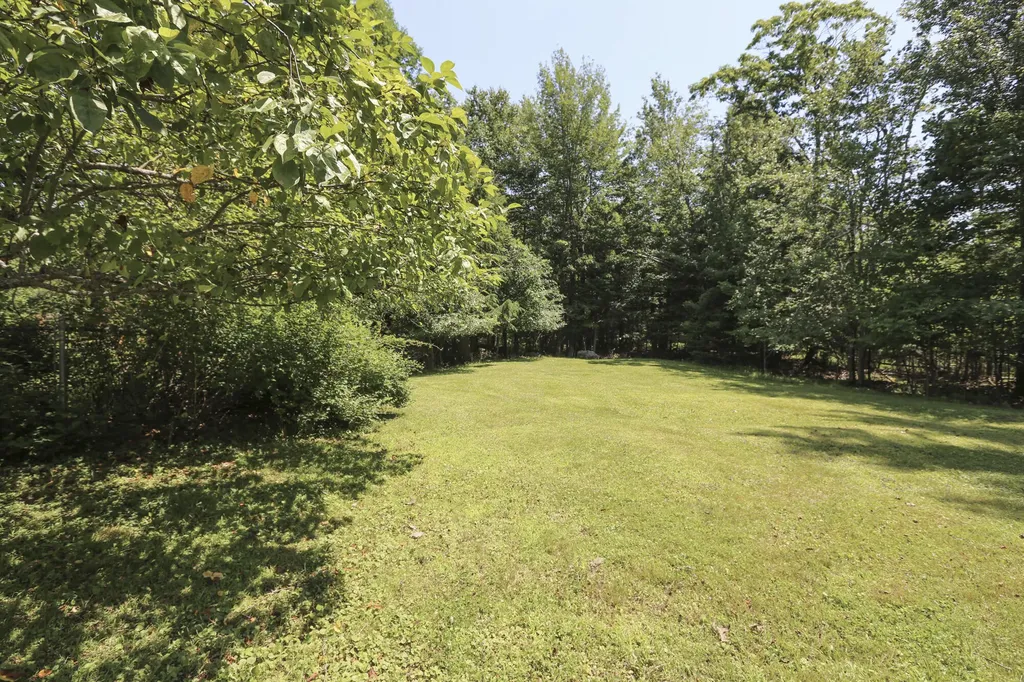 16 W Side Drive Verona Island ME 04416