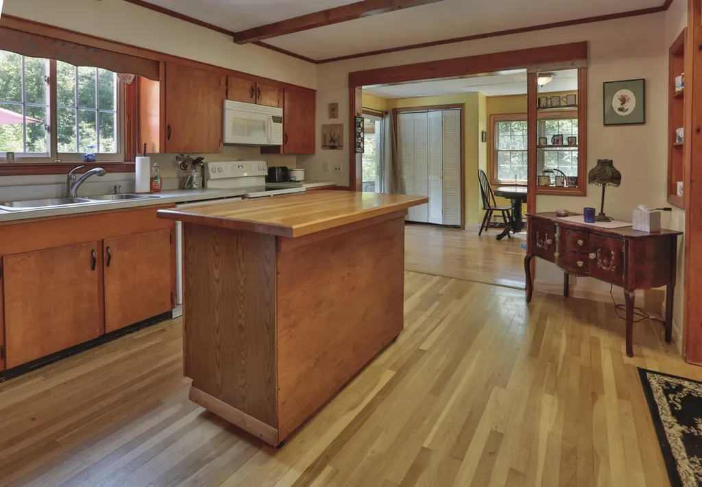 16 W Side Drive Verona Island ME 04416