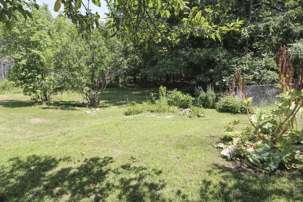 16 W Side Drive Verona Island ME 04416