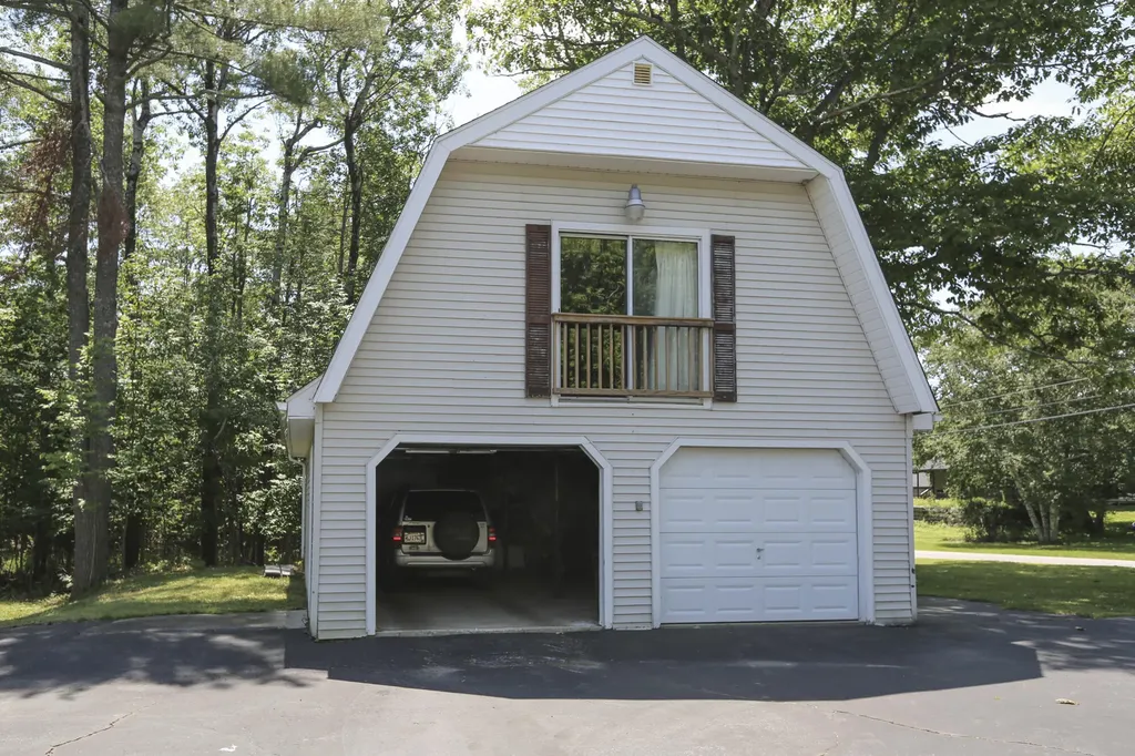 16 W Side Drive Verona Island ME 04416