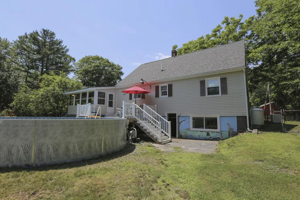 16 W Side Drive Verona Island ME 04416