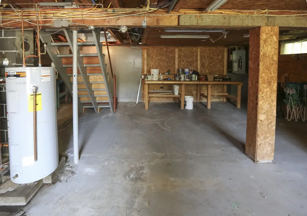 16 W Side Drive Verona Island ME 04416