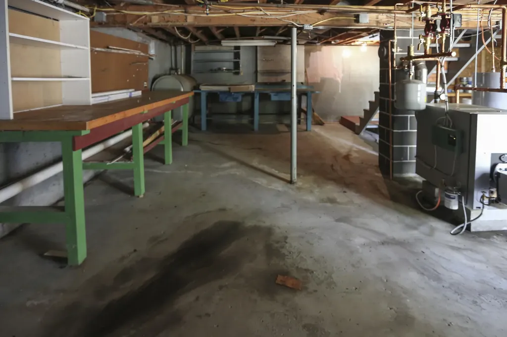 16 W Side Drive Verona Island ME 04416