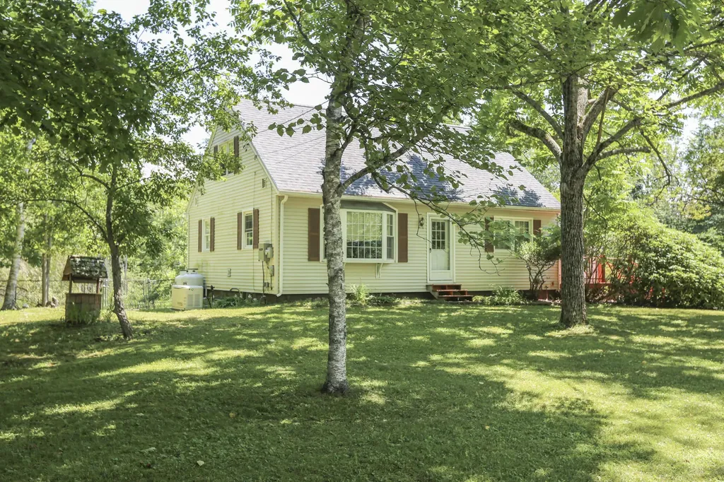 16 W Side Drive Verona Island ME 04416