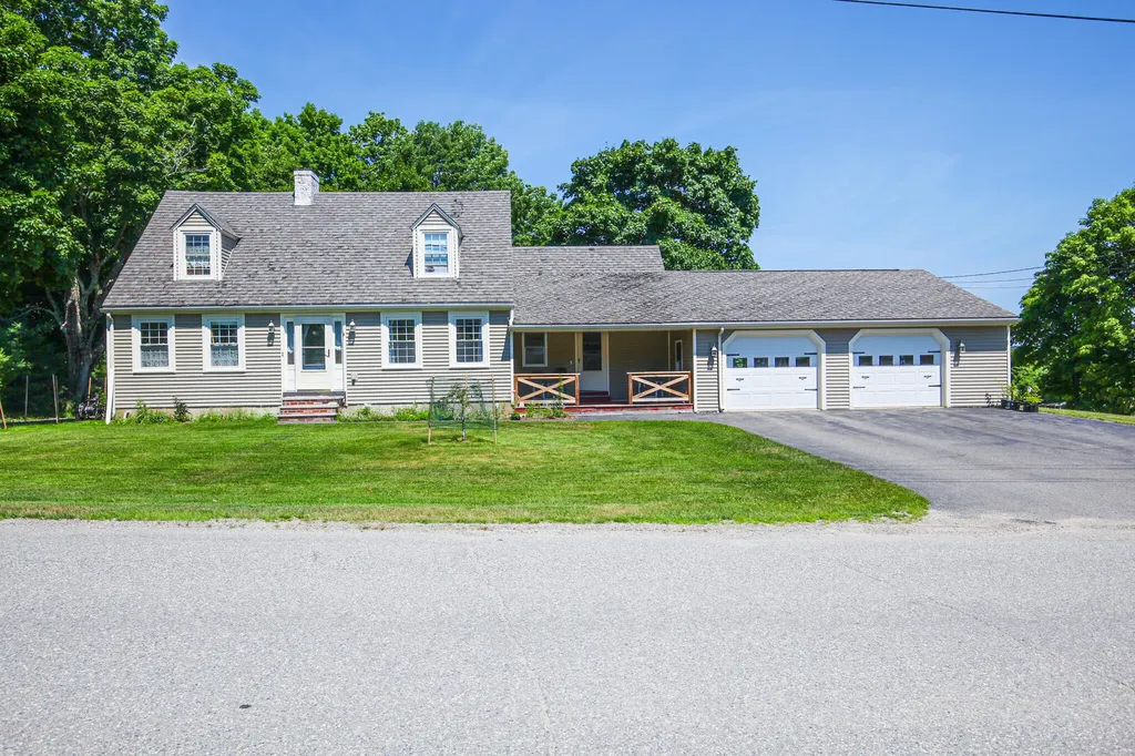 25 Gardner Avenue Machias ME 04654