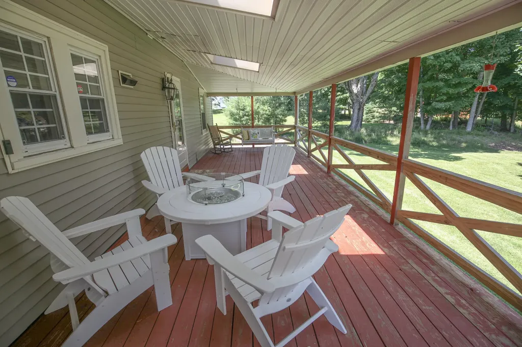 25 Gardner Avenue Machias ME 04654