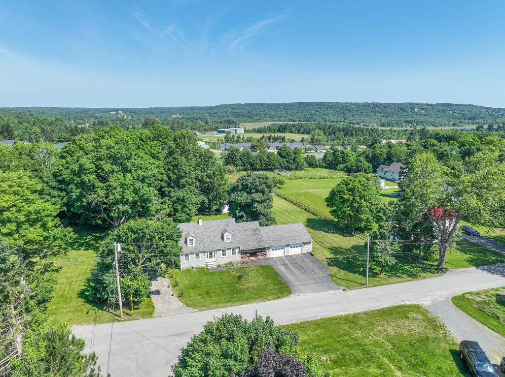 25 Gardner Avenue Machias ME 04654