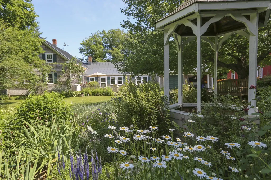 661 Lincolnville Road Belmont ME 04952