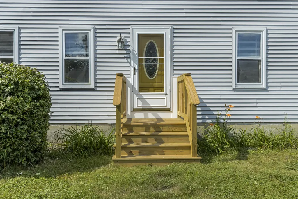 35 Sterling Drive Westbrook ME 04092