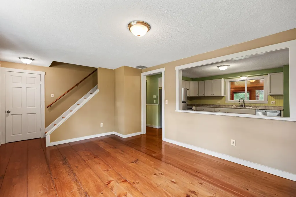 6 Bishop Road Poland ME 04274