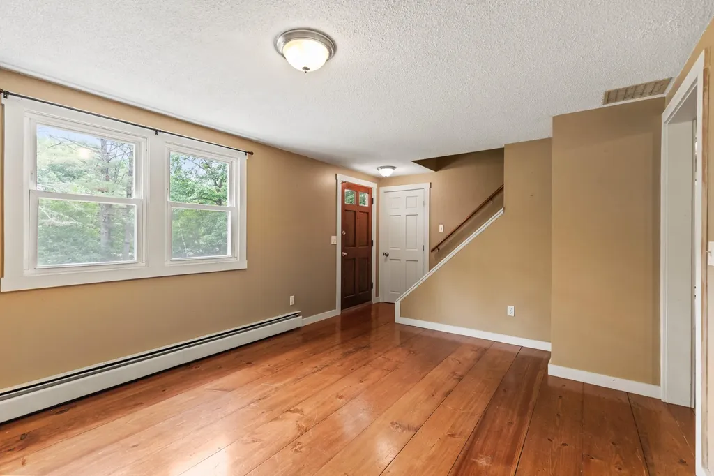 6 Bishop Road Poland ME 04274