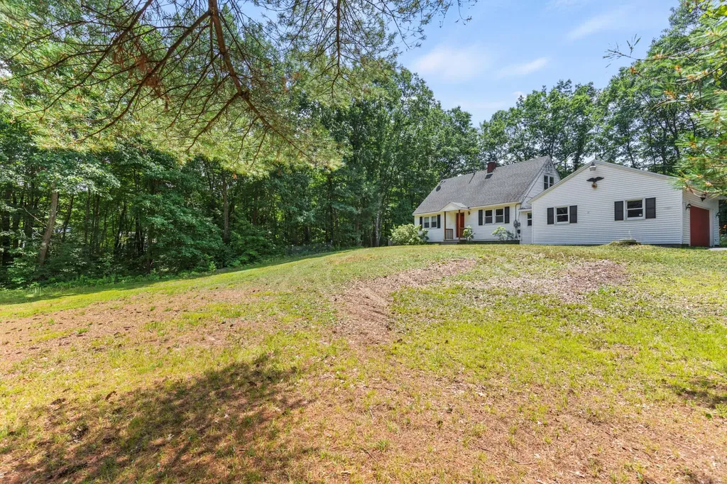 6 Bishop Road Poland ME 04274